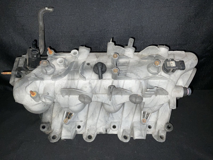 GMC Sierra 1500 Intake Manifold 5.3L V8 OEM (25321788) (01-05)