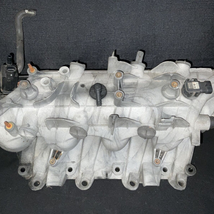 GMC Sierra 1500 Intake Manifold 5.3L V8 OEM (25321788) (01-05)