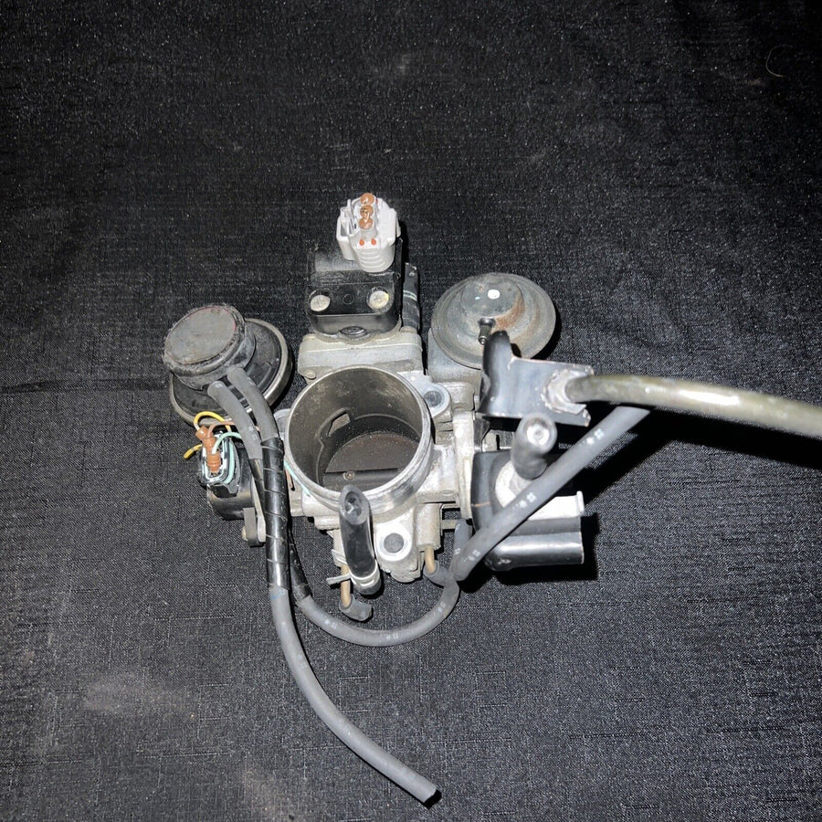 Toyota Camry Throttle Body 2.2L (22210-03060) OEM 1997-2000
