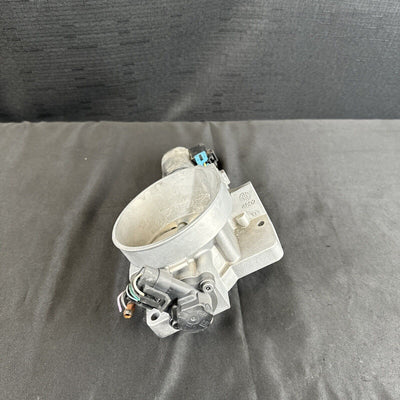GMC Sierra 2500 6.0L Throttle Body 2000-2001 OEM 17098019