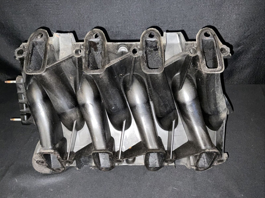 GMC Sierra 1500 Intake Manifold 5.3L V8 OEM (25321788) (01-05)
