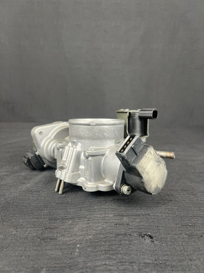 Hyundai Santa Fe Throttle Body 3.5L E0T70472 OEM 2003-2005