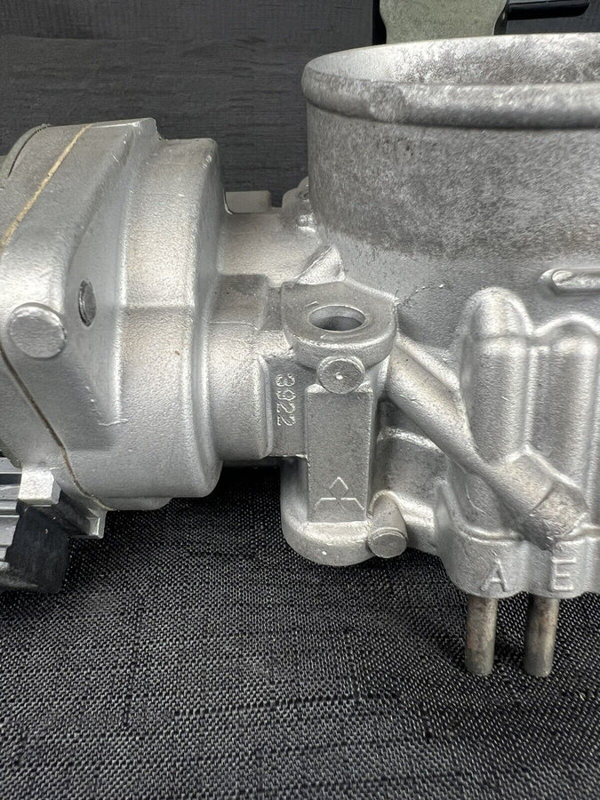Hyundai Santa Fe Throttle Body 3.5L E0T70472 OEM 2003-2005