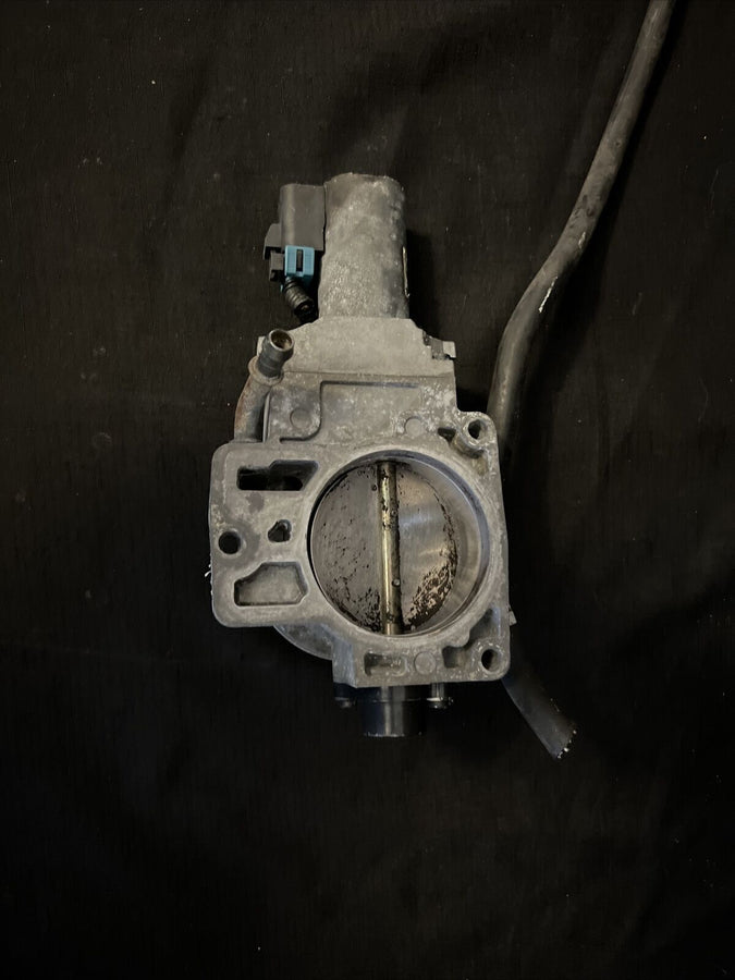 GMC Sierra 2500 6.0L Throttle Body 2000-2001 OEM 17098019