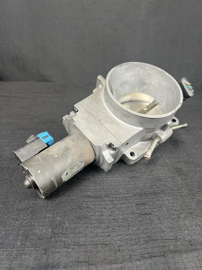 GMC Yukon 5.3L Throttle Body 2000-2002 OEM 17098019