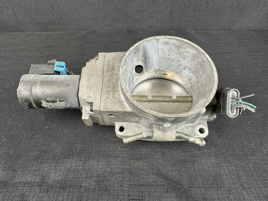 Chevrolet Suburban 1500 5.3L V8 Throttle Body OEM 17098019 2000-2002