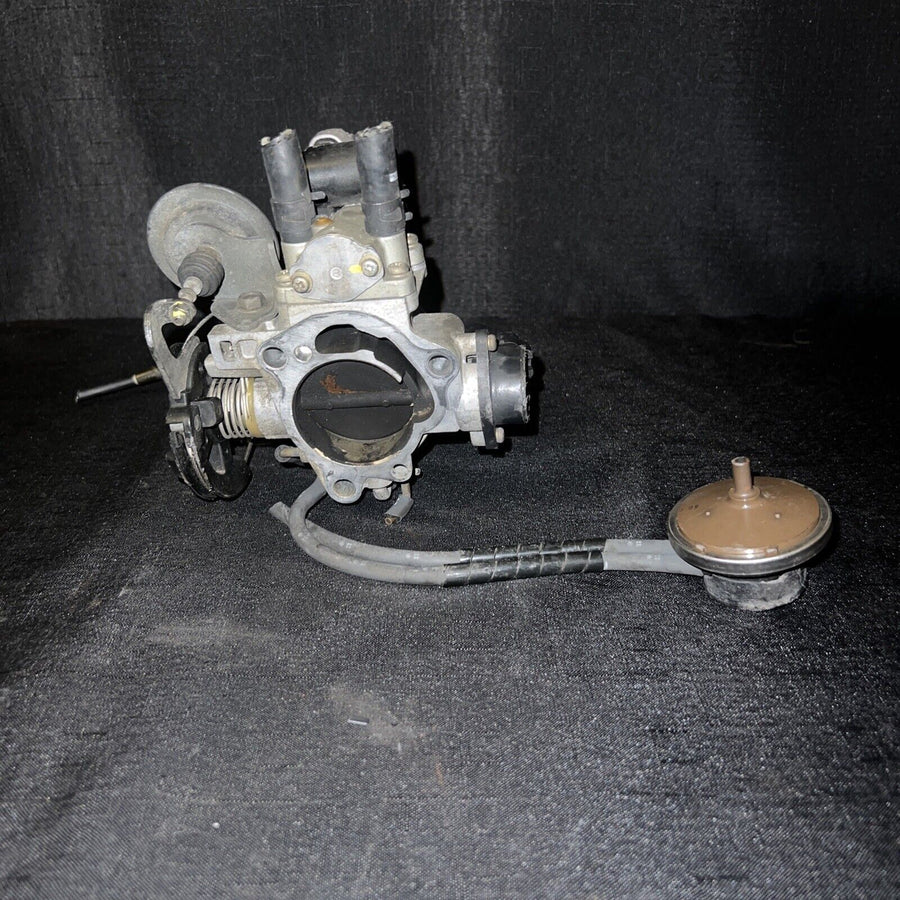 Toyota Camry Throttle Body 2.2L (22210-03060) OEM 1997-2000