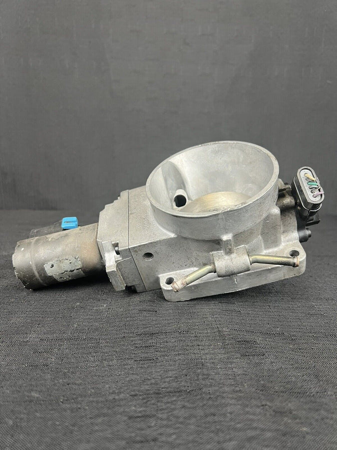 GMC Yukon 5.3L Throttle Body 2000-2002 OEM 17098019
