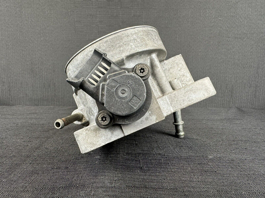Chevrolet Tahoe 4.8L V8 Throttle Body OEM 17098019 2000-2002