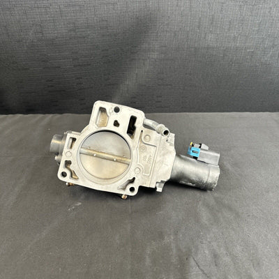 GMC Sierra 2500 6.0L Throttle Body 2000-2001 OEM 17098019