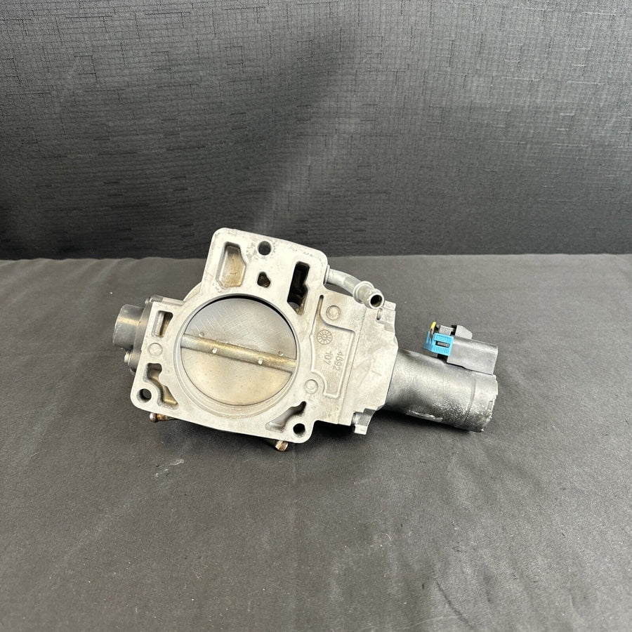 GMC Sierra 2500 6.0L Throttle Body 2000-2001 OEM 17098019