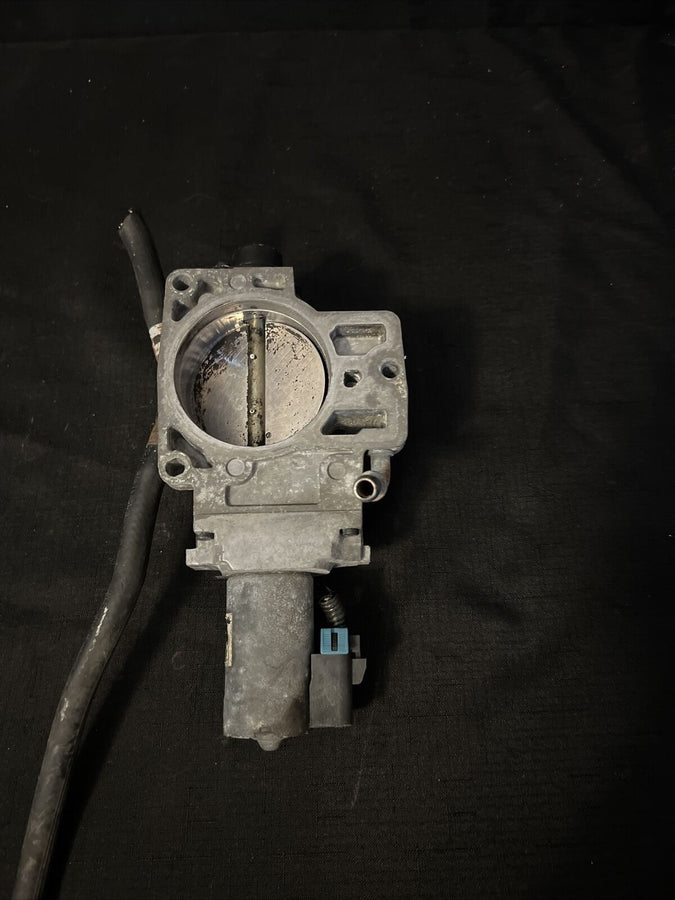 GMC Sierra 2500 6.0L Throttle Body 2000-2001 OEM 17098019