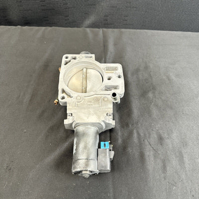 GMC Sierra 2500 6.0L Throttle Body 2000-2001 OEM 17098019
