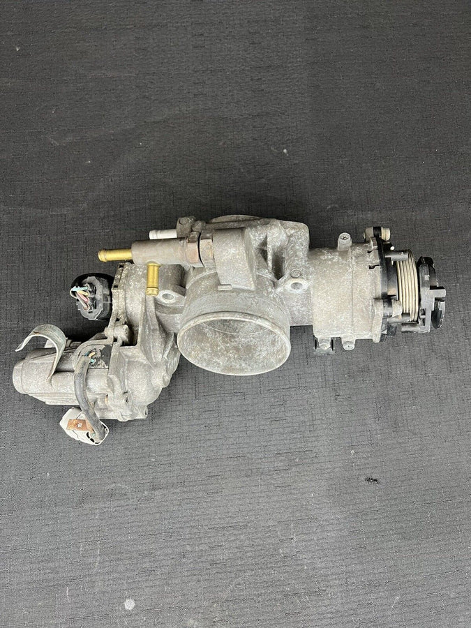 Toyota Sequoia Throttle Body Assembly 4.7L 22030-50142 2001-2002