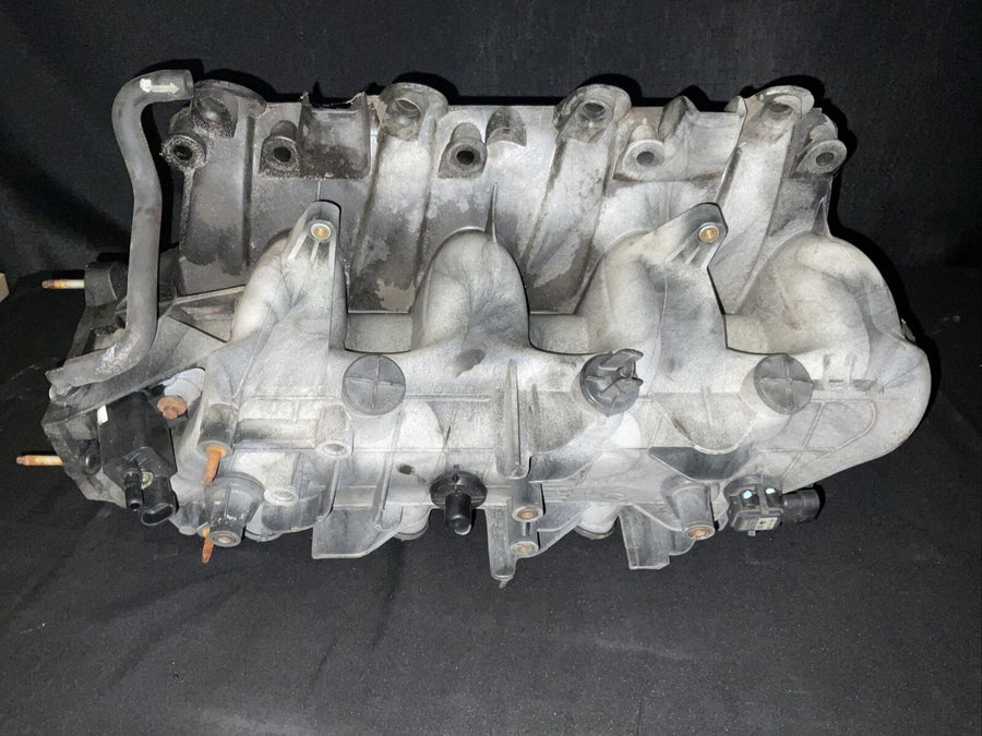 GMC Sierra 1500 Intake Manifold 5.3L V8 OEM (25321788) (01-05)