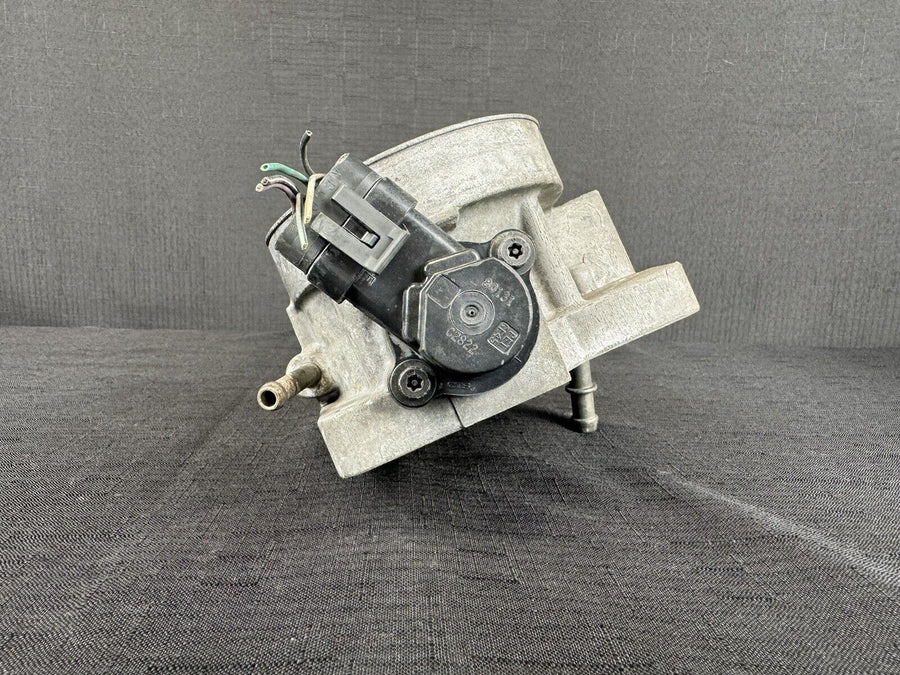 Chevrolet Suburban 1500 5.3L V8 Throttle Body OEM 17098019 2000-2002