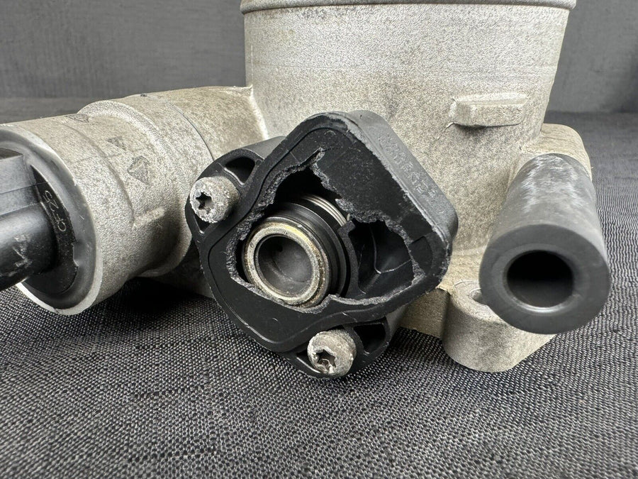 Dodge Durango Throttle Body 3.7L 53013557AD OEM 2005-2006
