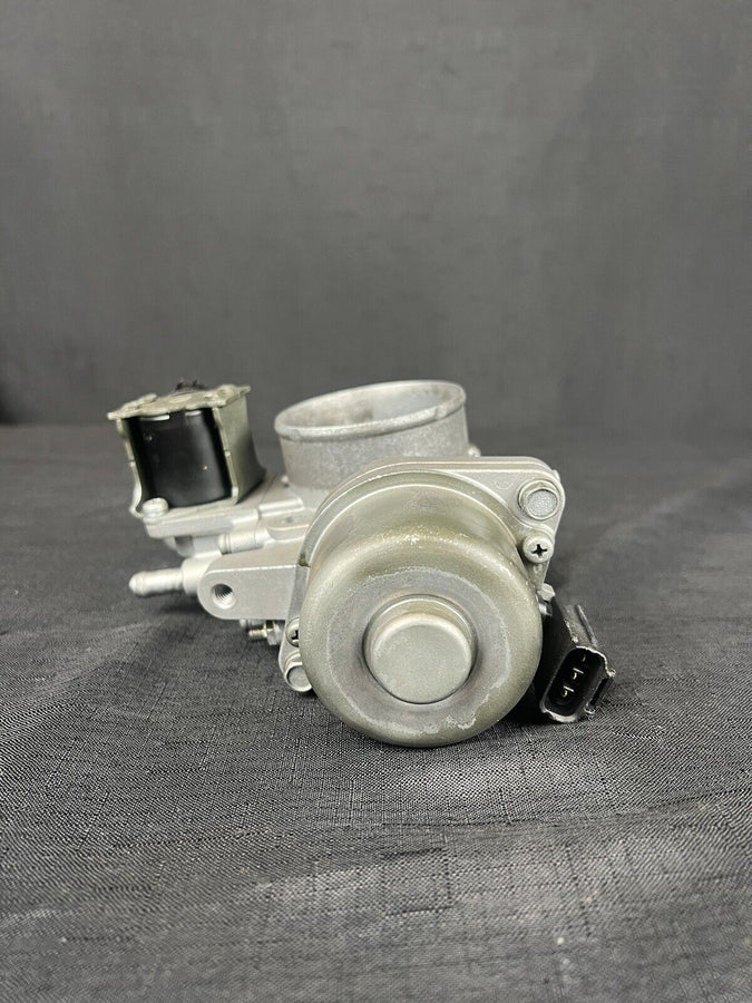 Hyundai Santa Fe Throttle Body 3.5L E0T70472 OEM 2003-2005