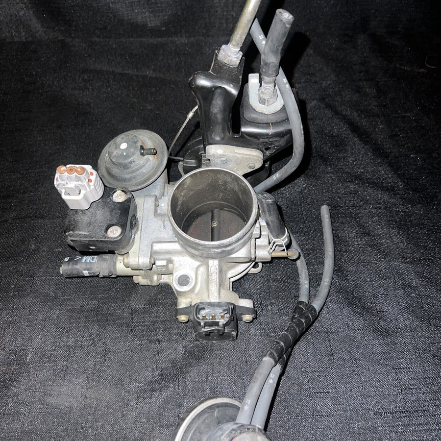 Toyota Camry Throttle Body 2.2L (22210-03060) OEM 1997-2000