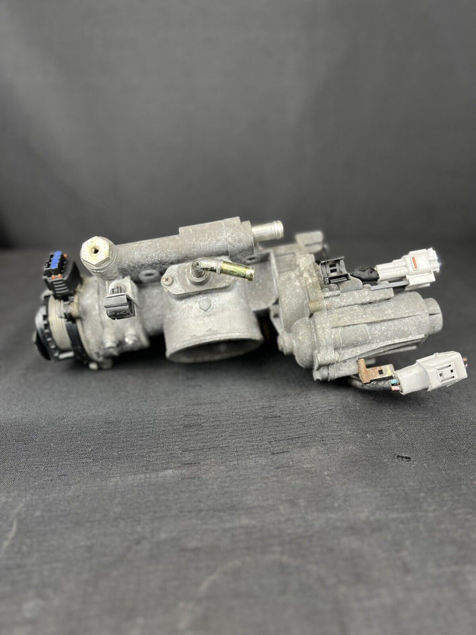 Toyota Sequoia Throttle Body Assembly 4.7L 22030-50142 2001-2002