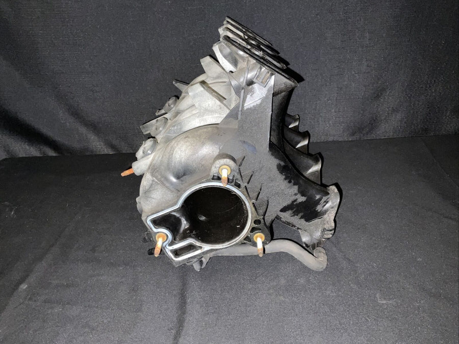 GMC Sierra 1500 Intake Manifold 5.3L V8 OEM (25321788) (01-05)