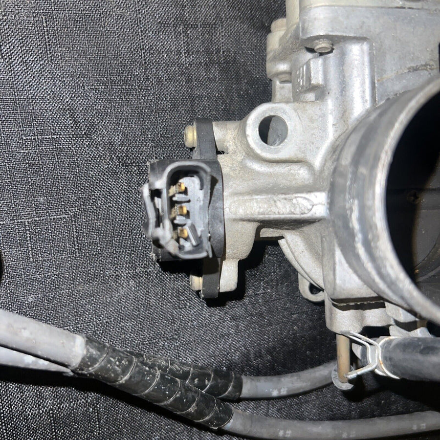Toyota Camry Throttle Body 2.2L (22210-03060) OEM 1997-2000