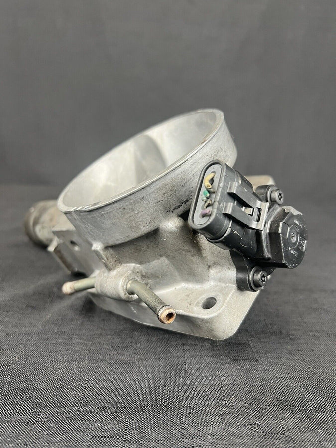 GMC Yukon 5.3L Throttle Body 2000-2002 OEM 17098019