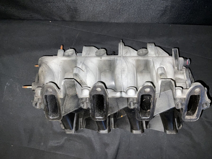 GMC Sierra 1500 Intake Manifold 5.3L V8 OEM (25321788) (01-05)