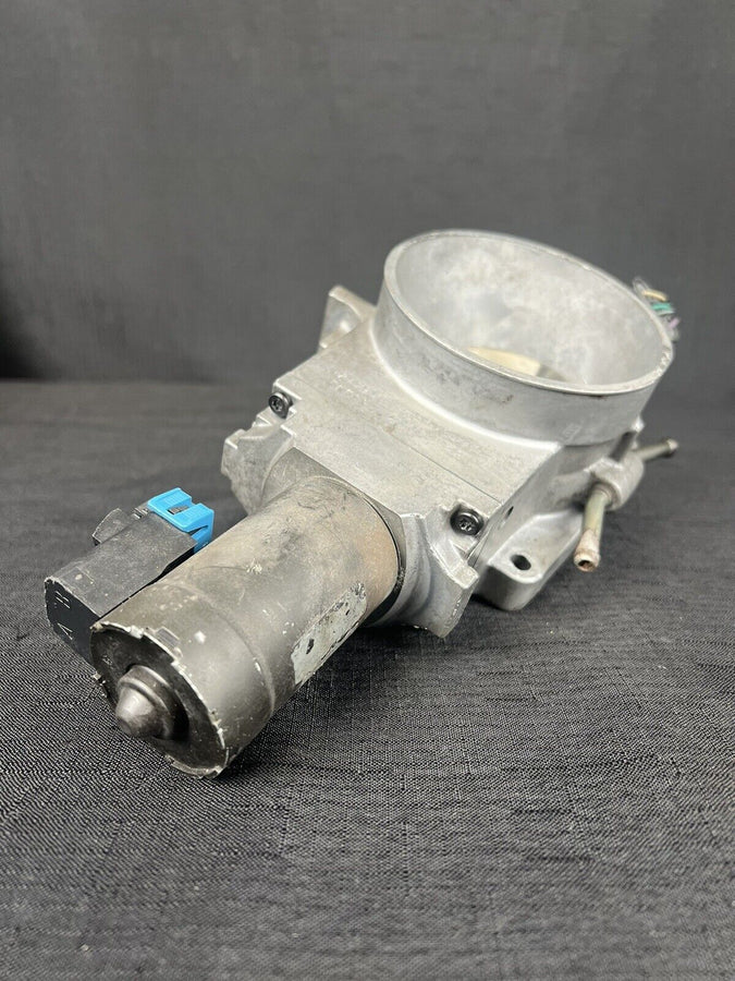 GMC Yukon 5.3L Throttle Body 2000-2002 OEM 17098019