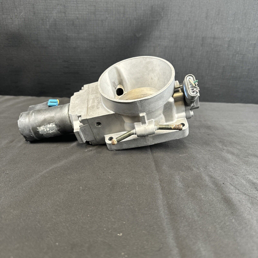 GMC Sierra 2500 6.0L Throttle Body 2000-2001 OEM 17098019