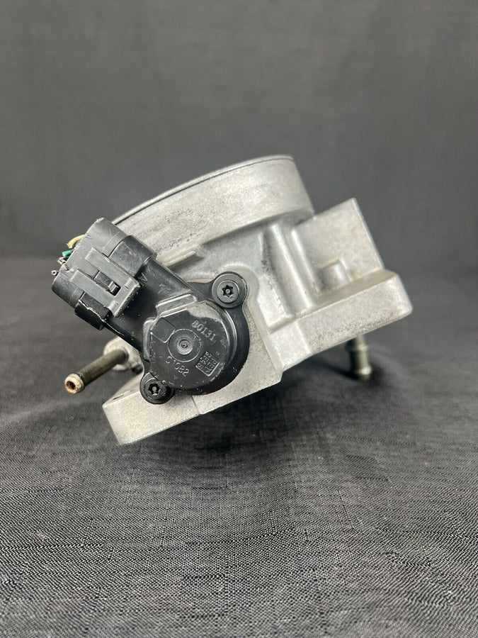 GMC Yukon 5.3L Throttle Body 2000-2002 OEM 17098019
