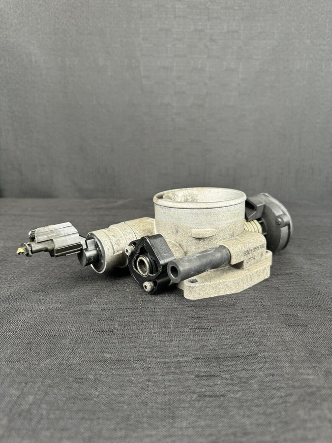 Dodge Durango Throttle Body 3.7L 53013557AD OEM 2005-2006