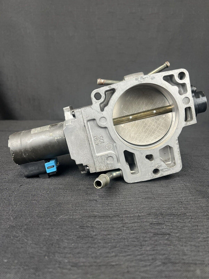 GMC Yukon 5.3L Throttle Body 2000-2002 OEM 17098019