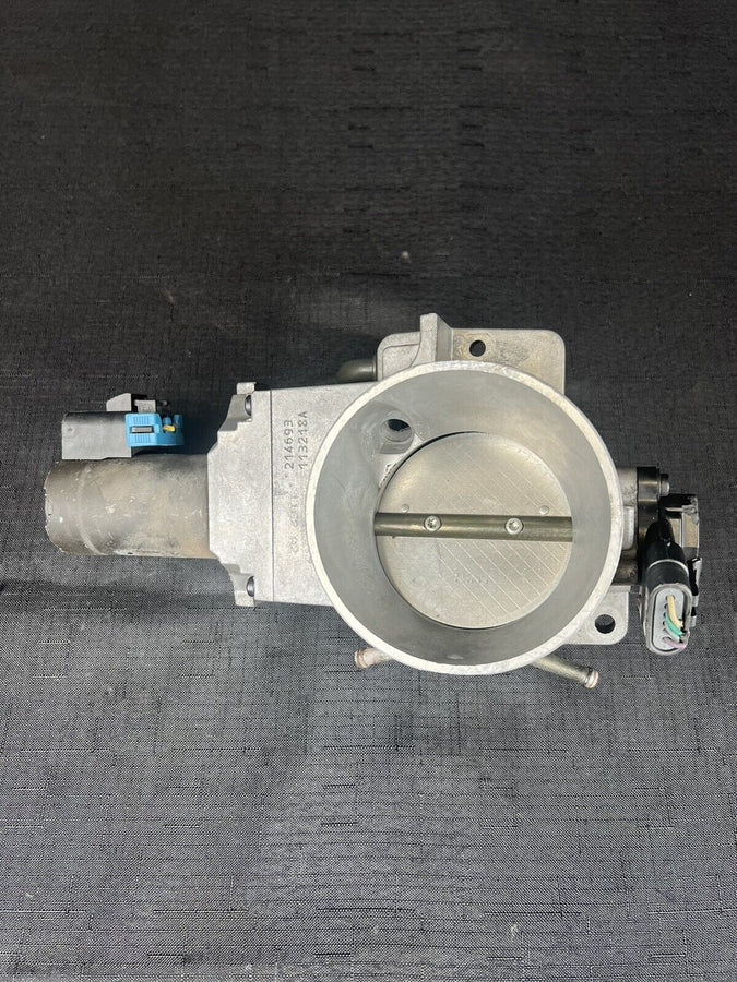 GMC Yukon 5.3L Throttle Body 2000-2002 OEM 17098019