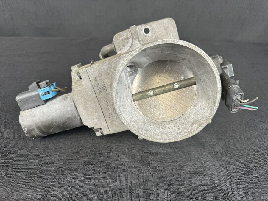 Chevrolet Suburban 1500 5.3L V8 Throttle Body OEM 17098019 2000-2002