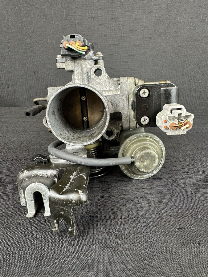 Toyota Camry Throttle Body 2.2L OEM 22210-7A360 1999-2001