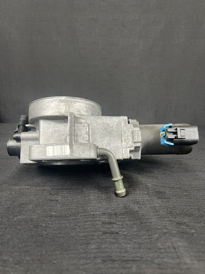 GMC Yukon 5.3L Throttle Body 2000-2002 OEM 17098019