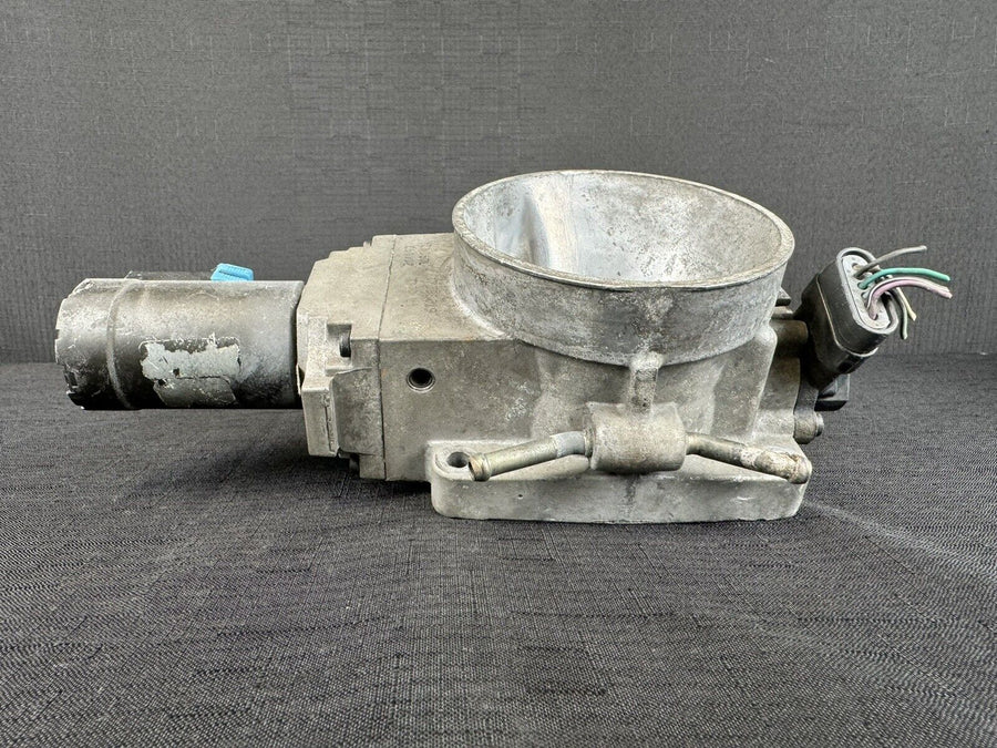 Chevrolet Suburban 1500 5.3L V8 Throttle Body OEM 17098019 2000-2002