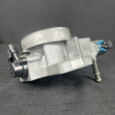 GMC Yukon 5.3L Throttle Body 2000-2002 OEM 17098019