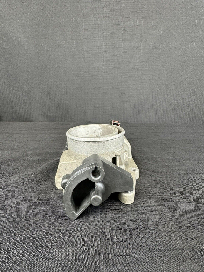 Dodge Durango Throttle Body 3.7L 53013557AD OEM 2005-2006
