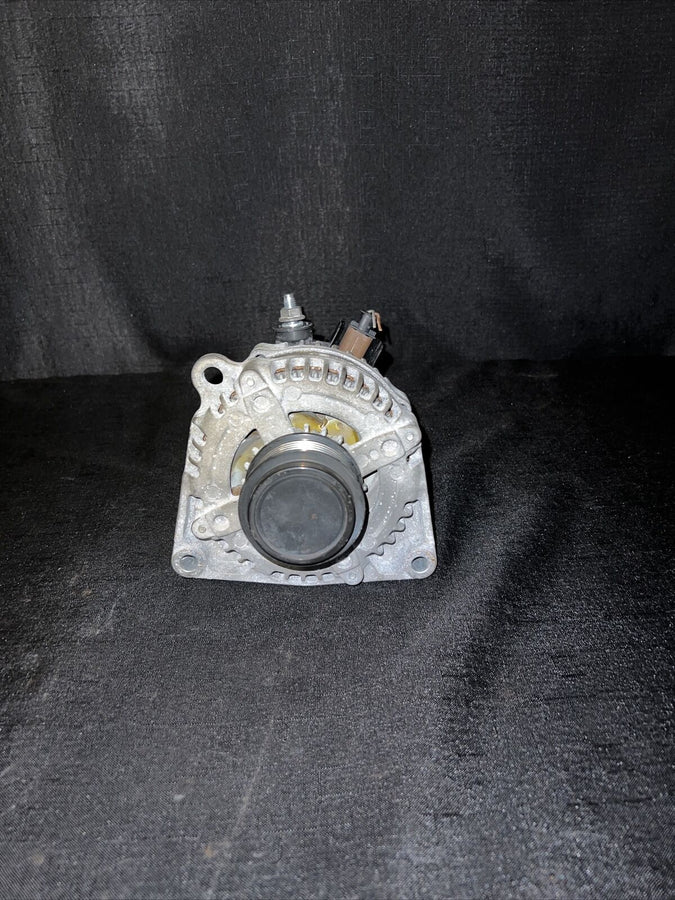 GMC Yukon Alternator 5.3L V8 (84143543) OEM 2015-2020