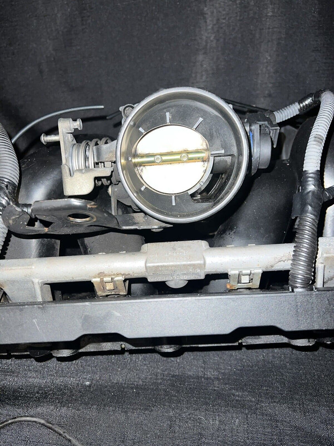 Ford Maverick 2.0L Intake Manifold w/ Throttle body 2002-2003