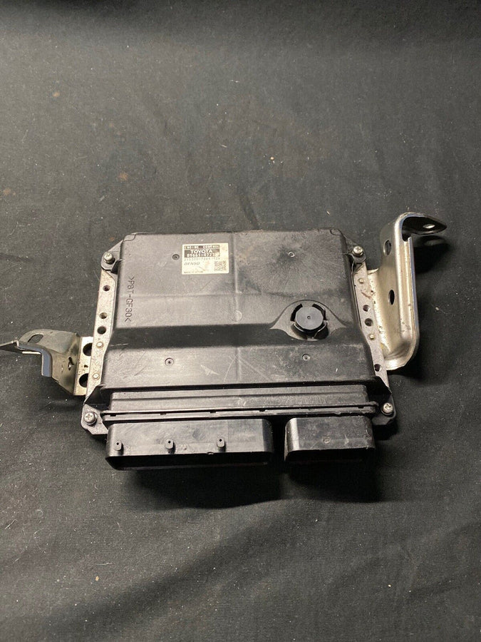 TOYOTA PRIUS 1.8 Engine Control Module 2009-2013 OEM (275300-7384) 12V