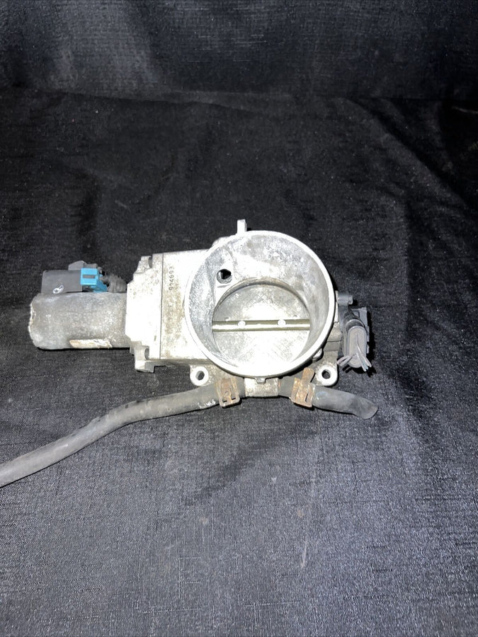 GMC Sierra 2500 6.0L Throttle Body 2000-2001 OEM 17098019