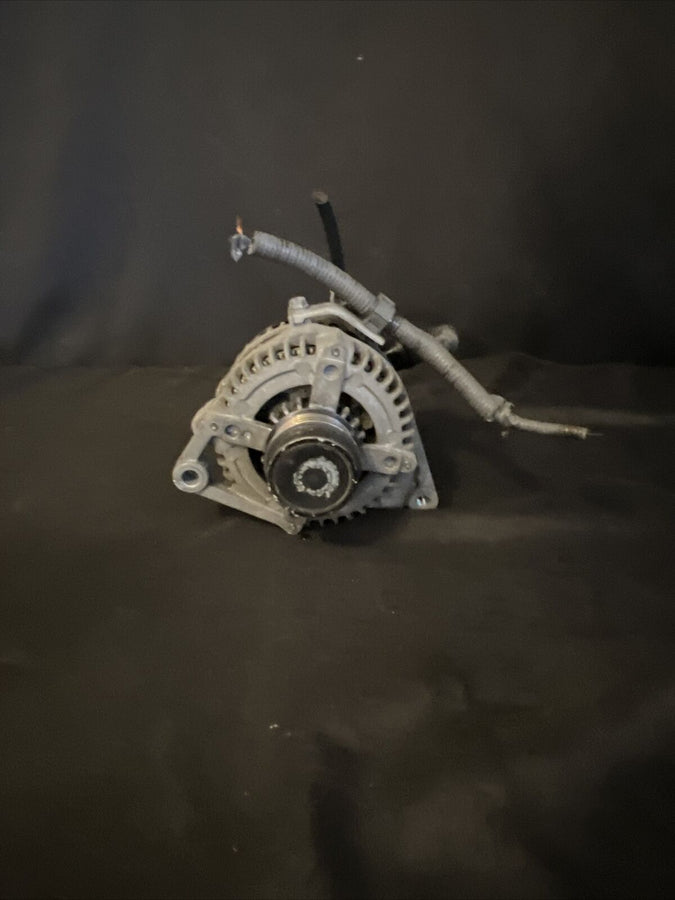 Toyota Camry Alternator 2010-2011 OEM 27060-0v060
