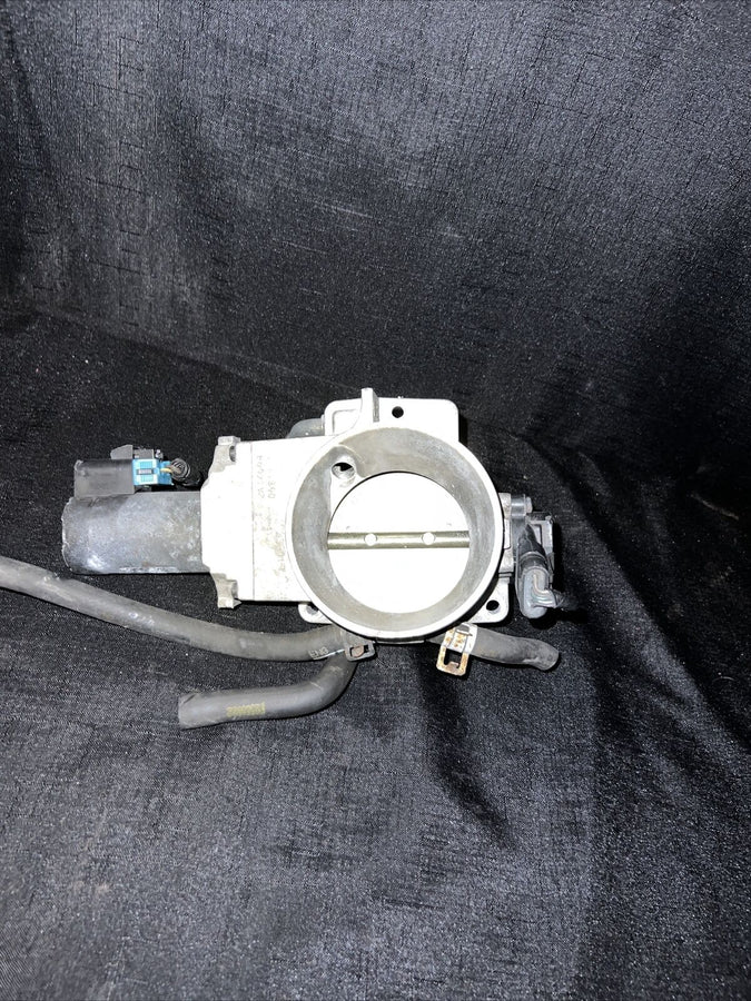 Chevrolet Silverado 1500 5.3L Throttle Body 2000-2001 OEM 17098019