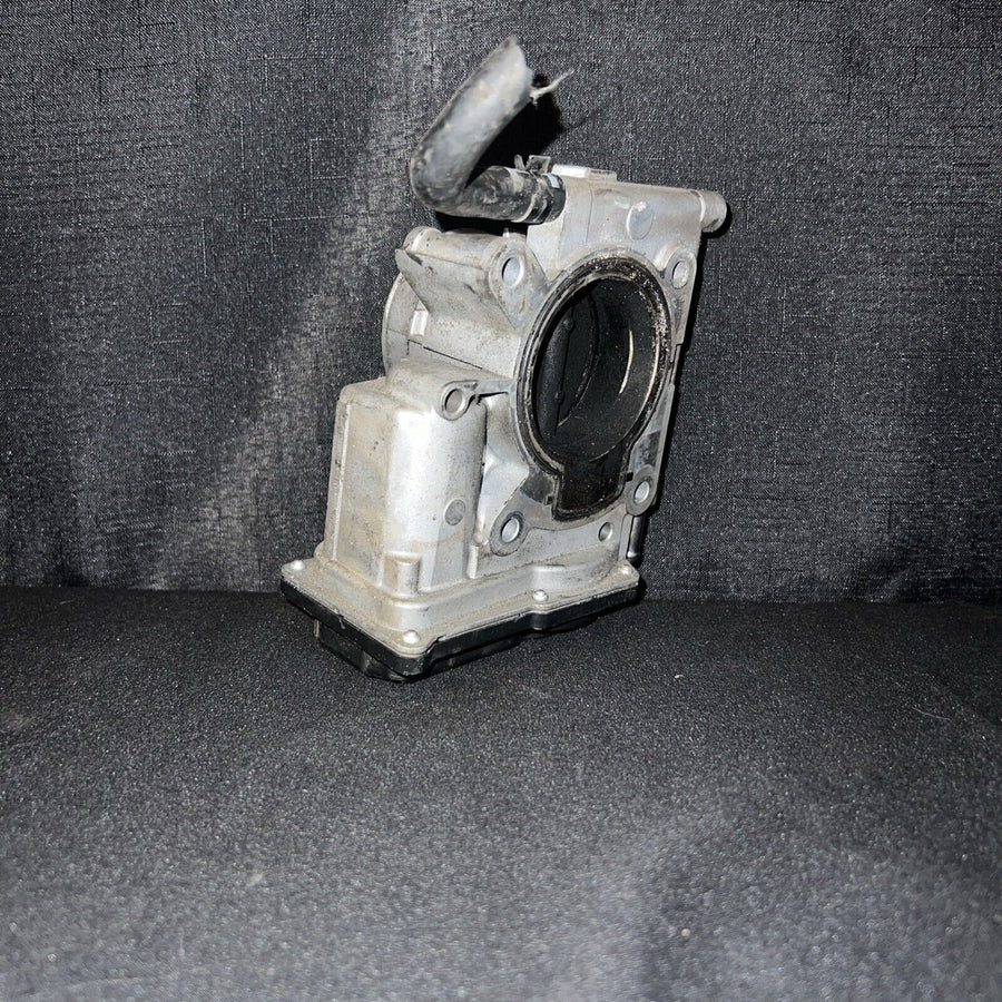 Mazda 3 Fuel Injection Throttle Body 2.0 L OEM (L3R413640) (06-13)
