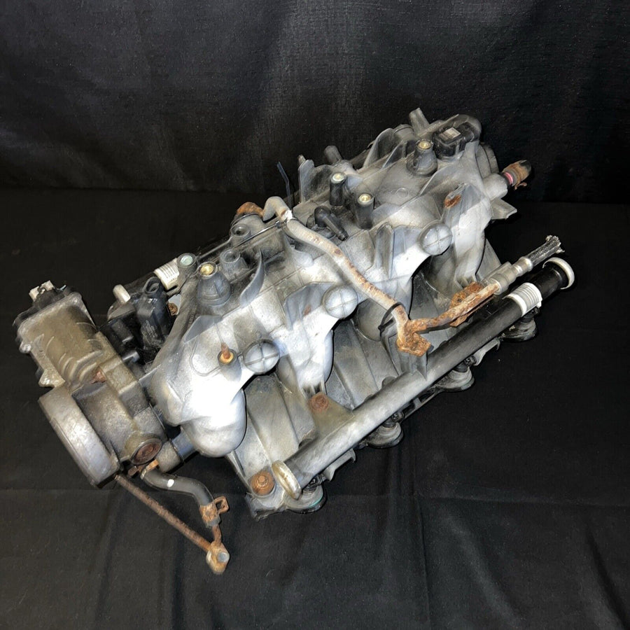 GMC Sierra 1500 Intake Manifold/Throttle Body 5.3L V8 OEM (25321788) (01-05)