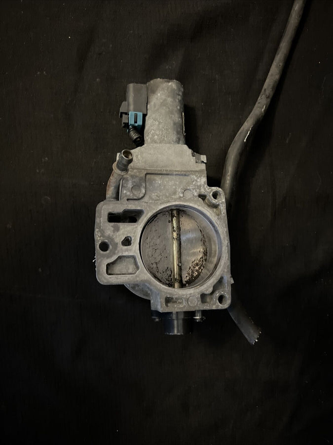 GMC Sierra 2500 6.0L Throttle Body 2000-2001 OEM 17098019