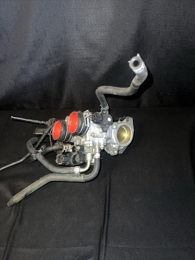 Toyota Avalon 3.0L Throttle Body 2000-2004 OEM 22210-0A110